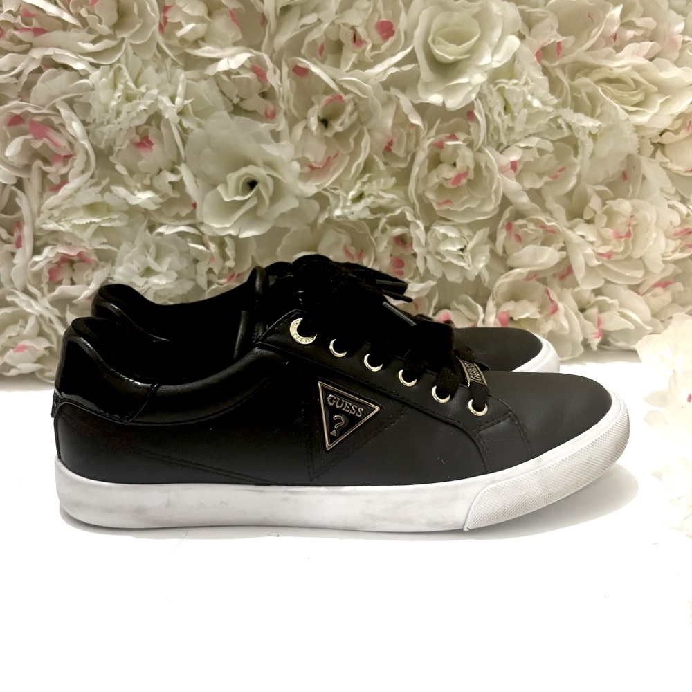 GUESS Women's Black Low Top Sneakers - 8